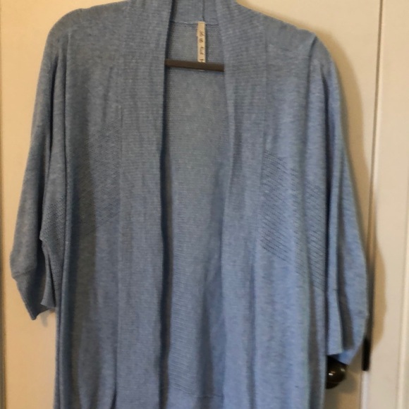 Leo & Nicale size Lg lite blue cardigan sweater - Picture 2 of 4